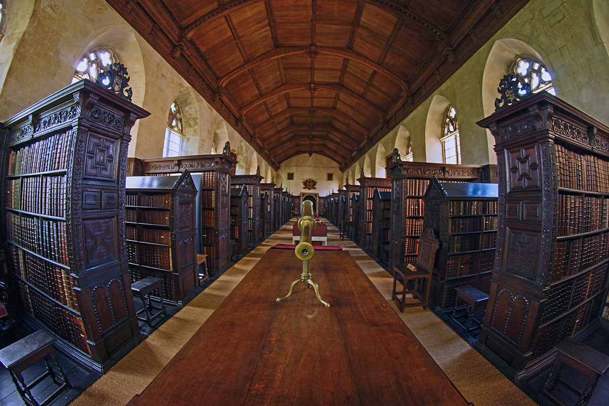 Верхний зал библиотеки